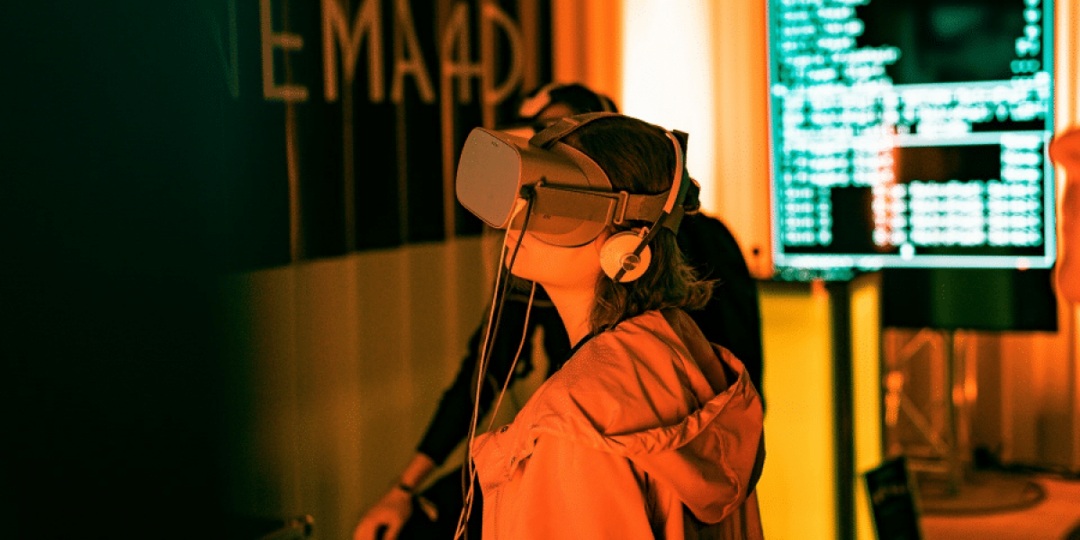 From Flat Screens to Immersive Worlds: How VR is Revolutionizing Software Development